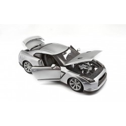 1:18 Nissan GT-R R35 2009 Model Araba