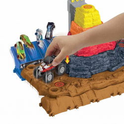 Monster Trucks Muhteşem Çarpışma Arenası Oyun Seti HNB96